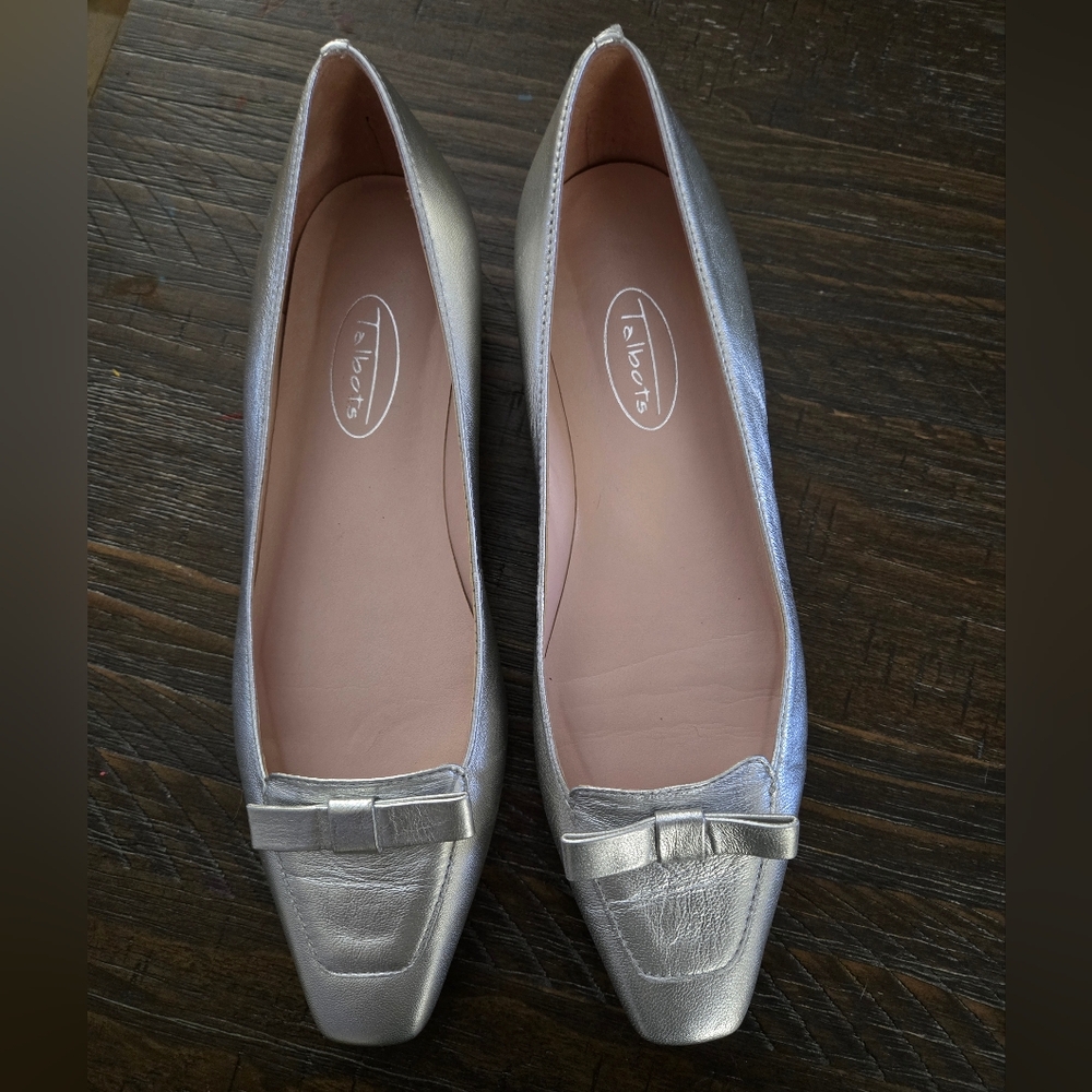 Talbots Metallic Silver Women's Loafers Size 6 NARROW